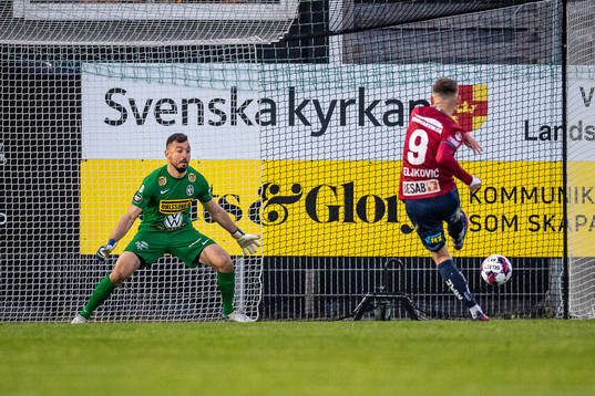 Örgrytes Ajdin Zeljkovic gör 3-2 på straff bakom