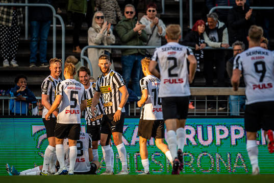 Landskronas spelare jublar