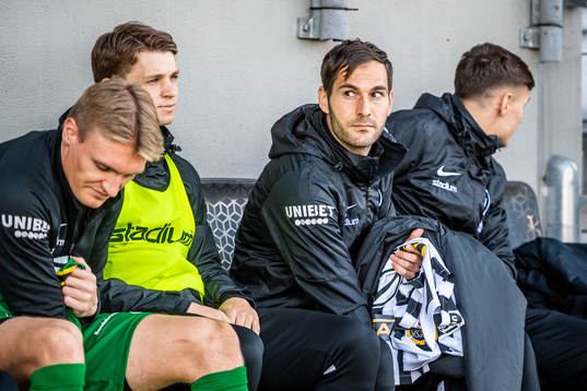 Landskronas Alexander Tkacz på bänken