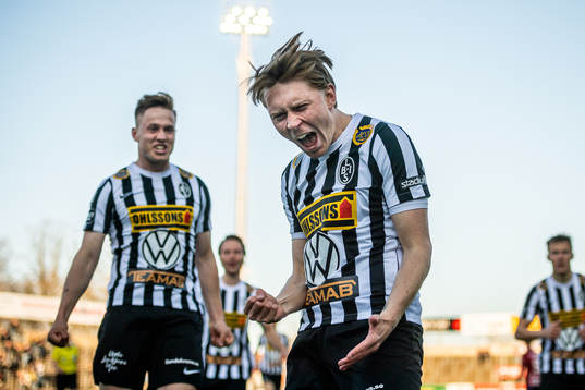 Bläddra bland fler bilder av Fotboll, Superettan, Landskrona - Örgryte