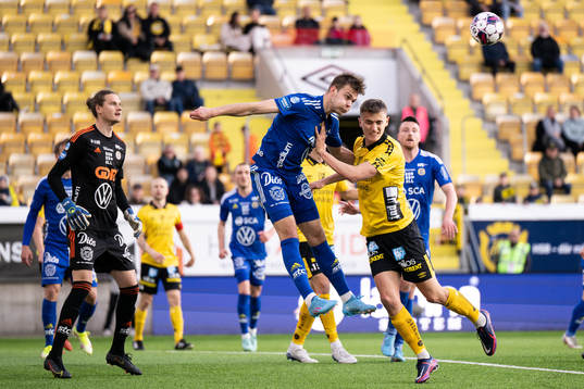 Sundsvalls målvakt Gustav Molin och Anton Eriksson