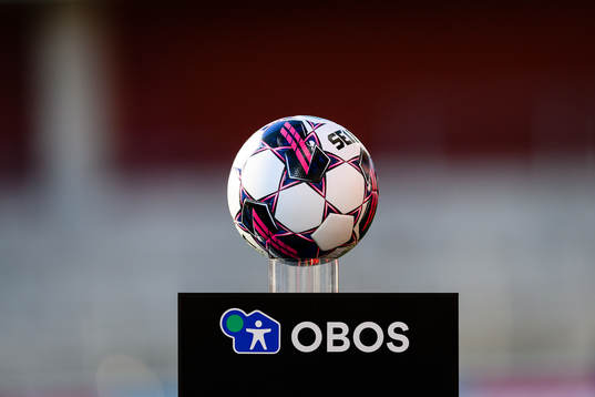 Matchboll före fotbollsmatchen i Superettan mellan Öster