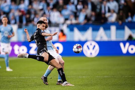 IFK Göteborgs Alexander Jallow och Malmö FFs Jo Inge
