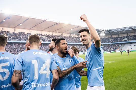 Malmö FFs Dennis Hadzikadunic jublar
