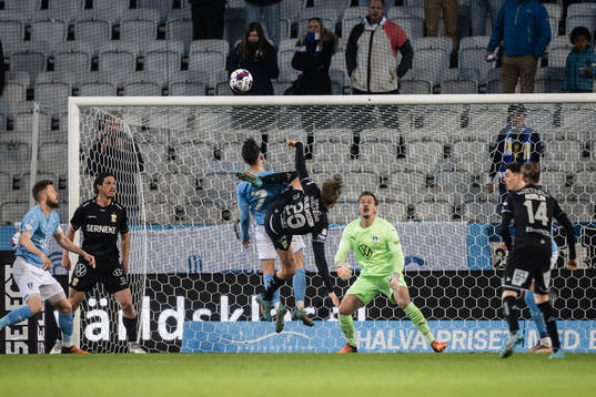 IFK Göteborgs Oscar Vilhelmsson mot Malmö FFs Erdal Rakip