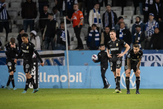 IFK Göteborgs Carl Johansson och Mattias Bjärsmyr deppar