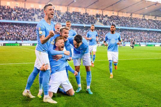 Malmö FFs Anders Christiansen kramas om