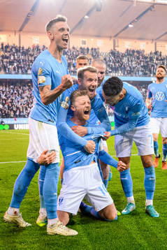 Malmö FFs Anders Christiansen kramas om