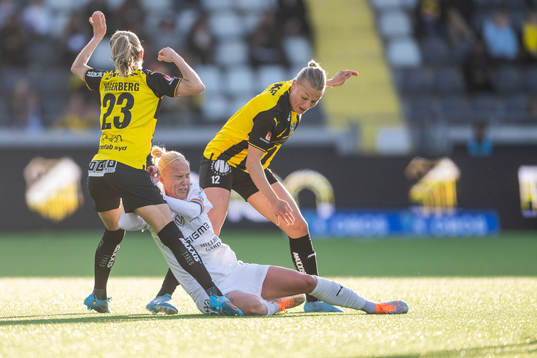 Häckens Andrine Stolsmo Hegerberg och Stine Larsen