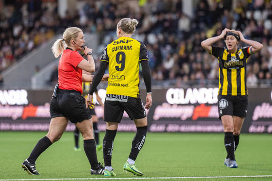 Häckens Filippa Curmark och Luna Nørgaard Gevitz reagerar