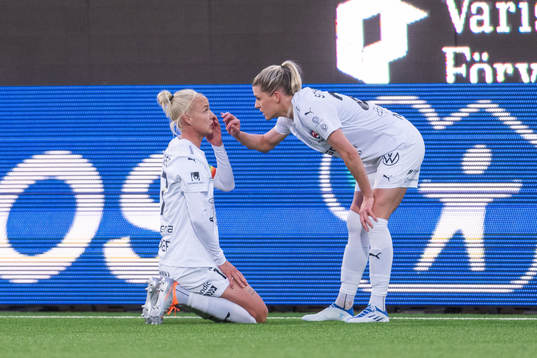 Rosengårds Caroline Seger ses om av Olivia Schough