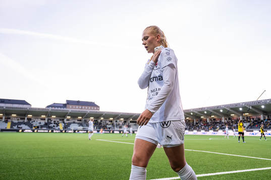 Rosengårds Sofie Bruun Bredgaard lämnar plan
