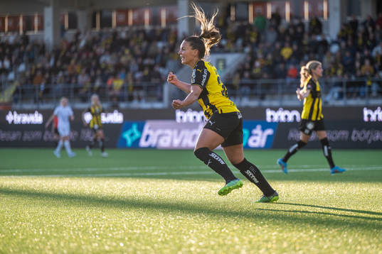 Häckens Johanna Ryttning Kaneryd jublar