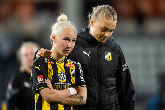 Häckens Marika Bergman Lundin och Stine Larsen deppar