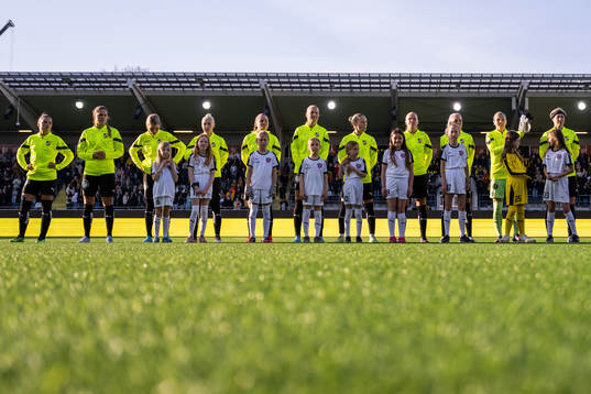 Häckens spelare vid line up