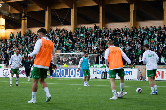 Hammarbys spelare värmer upp