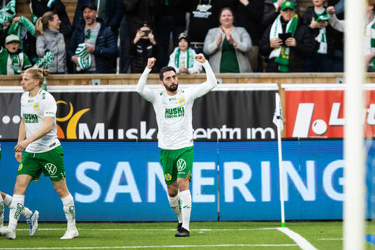 Hammarbys Nahir Besara jublar