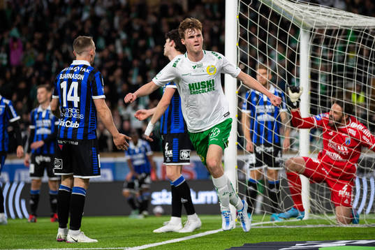 Hammarbys Williot Swedberg jublar