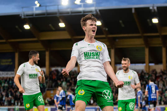 Hammarbys Williot Swedberg jublar