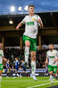 Hammarbys Williot Swedberg jublar