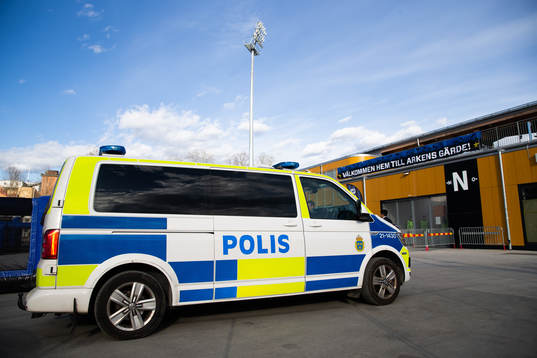 En polisbil utanför Studenternas