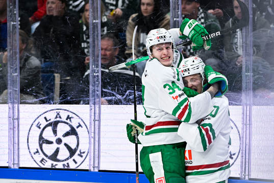 Rögles Oliver Tärnström jublar
