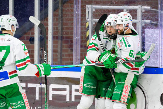 Rögles Marco Kasper och Ludvig Larsson jublar