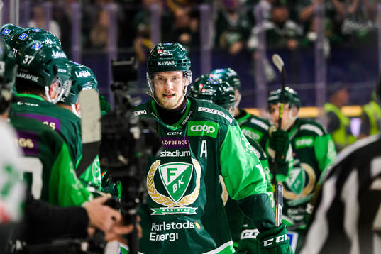 Färjestads Victor Ejdsell jublar