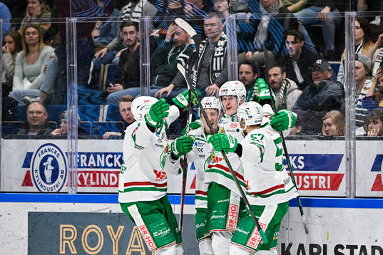 Rögles Oliver Tärnström och Adam Edström jublar