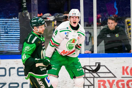 Rögles Adam Edström jublar