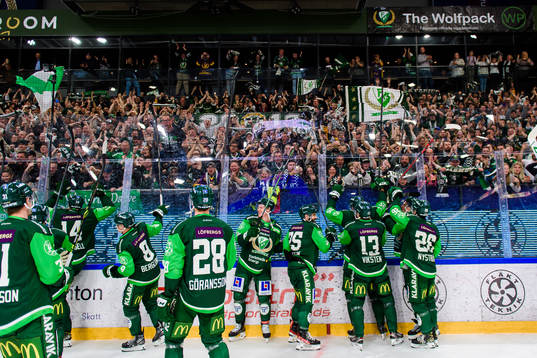 Färjestads spelare jublar