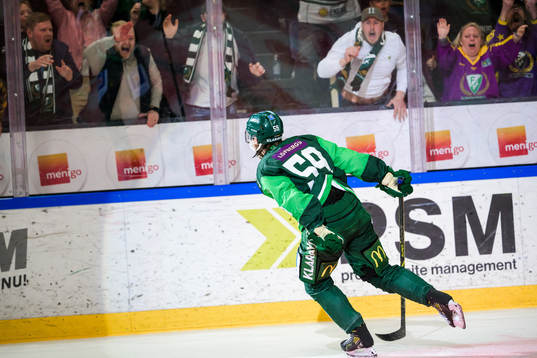 Färjestads Linus Johansson jublar