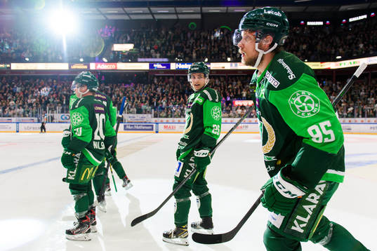 Färjestads Joel Nyström och Jacob de la Rose jublar