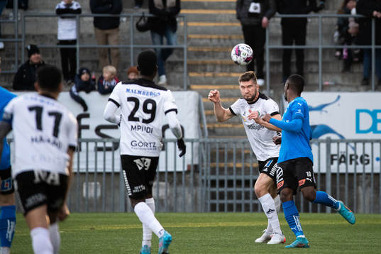 Örebros Axel Oskar Andrésson och Halmstads Sadat Karim