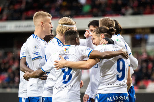 IFK Norrköpings Eman Markovic jublar med lagkamrater