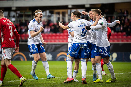 IFK Norrköpings Eman Markovic jublar med lagkamrater