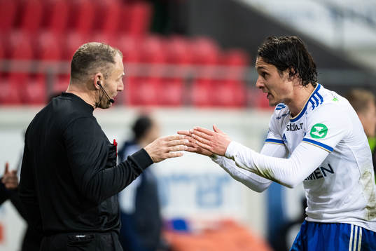 IFK Norrköpings Jonathan Levi i diskussion