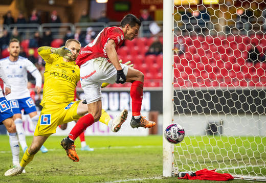 IFK Norrköpings målvakt Oscar Jansson och Kalmars Romario