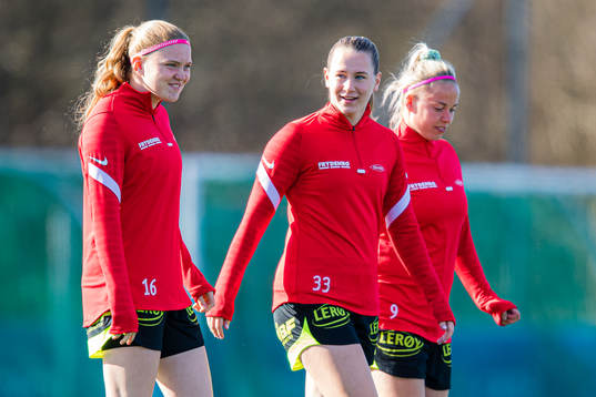 Signe Gaupset and Elisabeth Terland of Brann