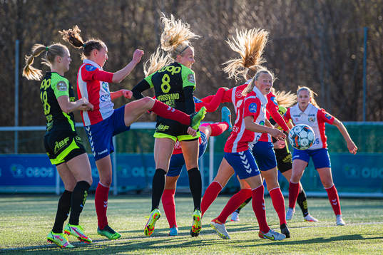 Guro Bergsvand of Brann misses a chance to score