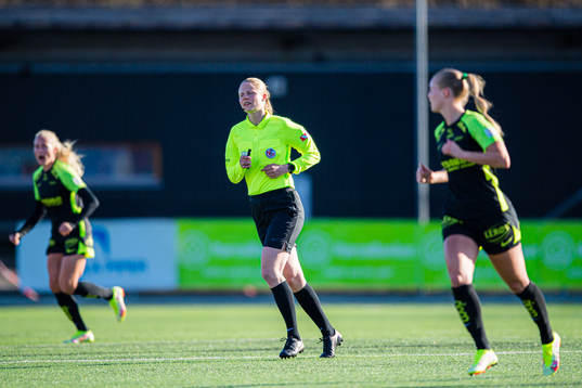 Veronika Fjeldvær, referee