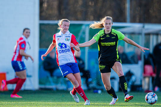 Kristin Holmen of Lyn and Marthine Østenstad of Brann