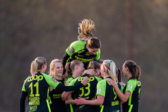 Elisabeth Terland of Brann celebrates with Ingrid Ryland