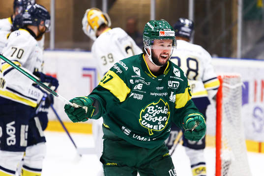 Björklövens Francis Perron jublar