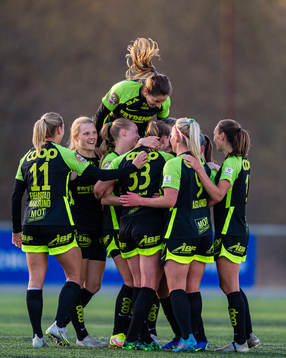 Elisabeth Terland of Brann celebrates with Ingrid Ryland