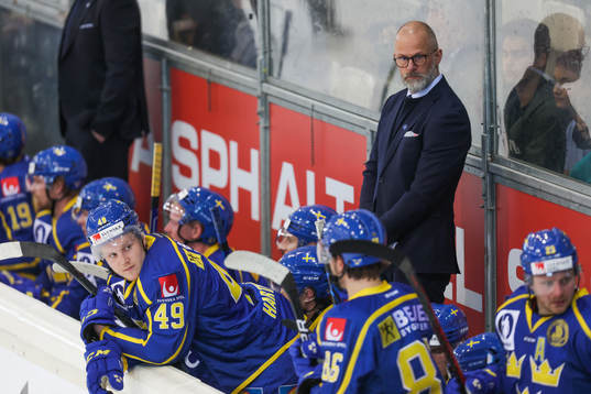 head caoch Markus Åkerblom of Sweden