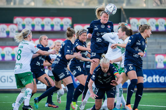 Rosengårds Stefanie Sanders nickar