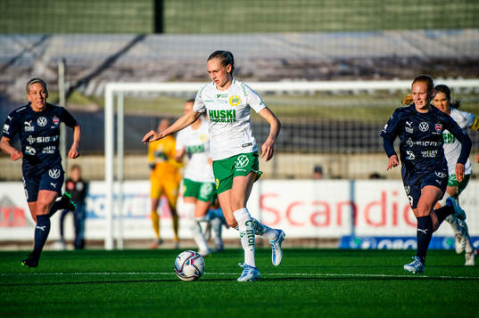 Hammarbys Ellen Wangerheim mot Mia Persson och Sofie Bruun