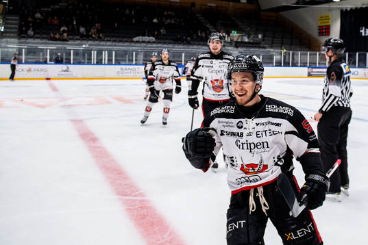 Hudiksvalls Filip Lander jublar