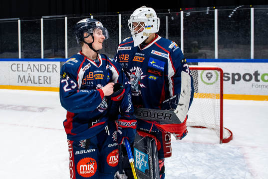 Halmstads Alexander Edström och målvakt Jacob Crespin